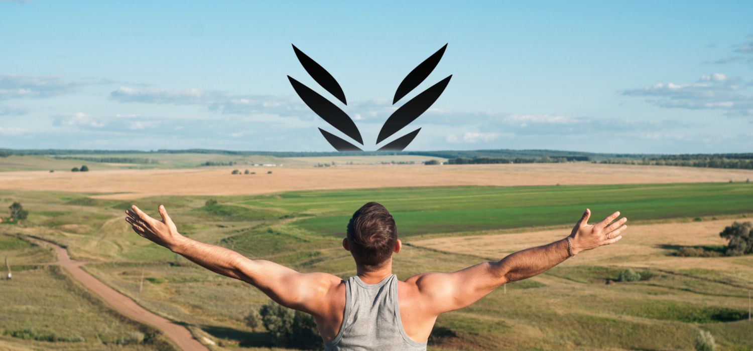 Jóvenes mirando a cámara sonriendo