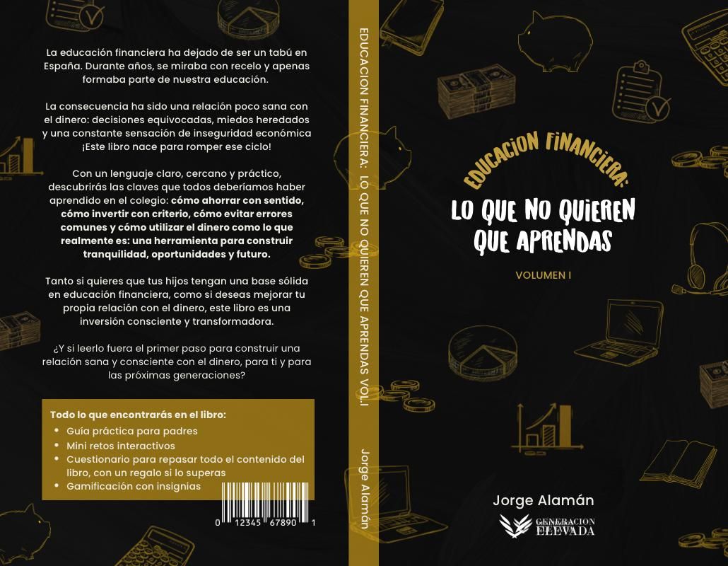 Chico joven mirando sonriente